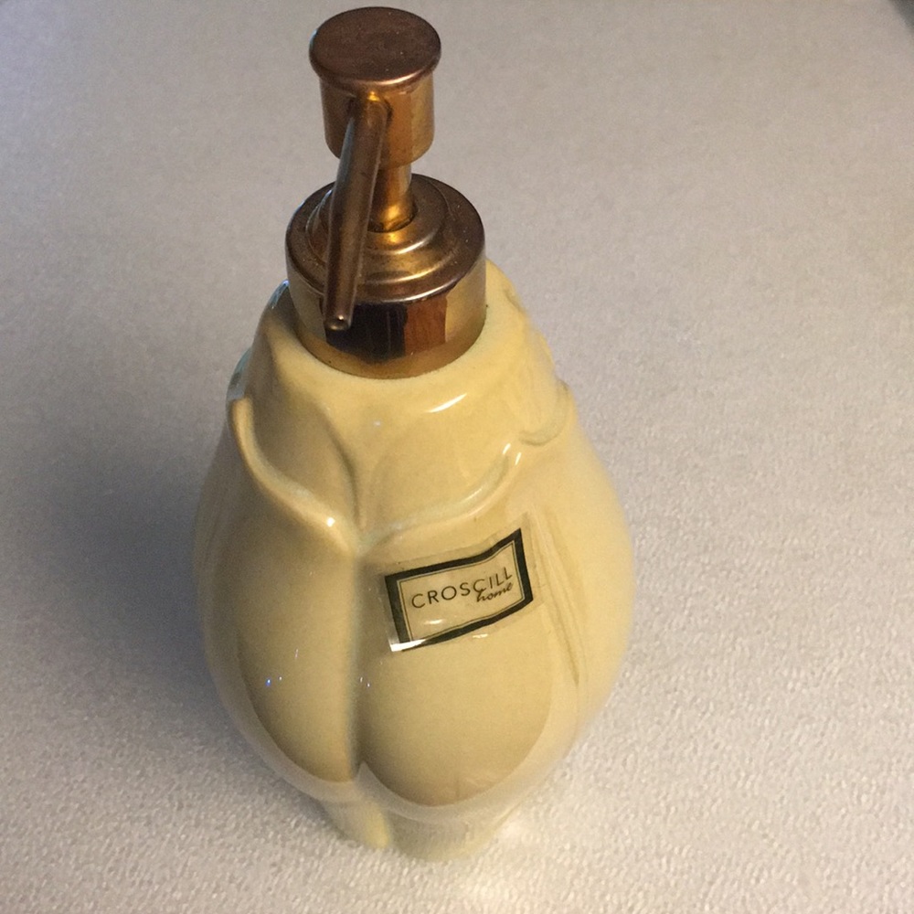 Croscill NWT soap/lotion dispenser kitchen or bath